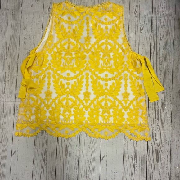 NWT yellow top/tanks v neck SS scallop, bottom, embroidery, floral, print SZ SM - Picture 2 of 3